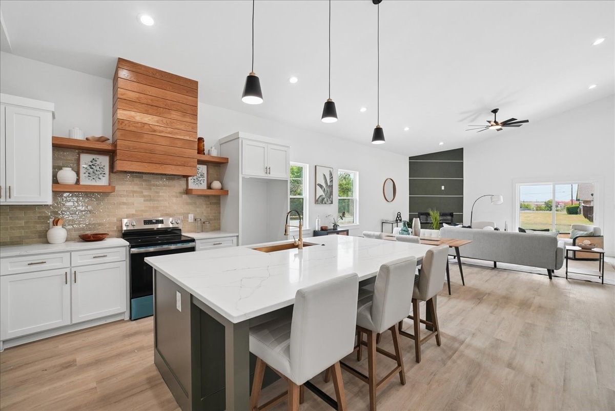 108 W Dogwood Trail