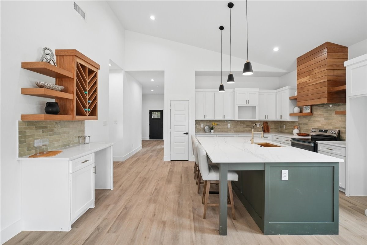 108 W Dogwood Trail