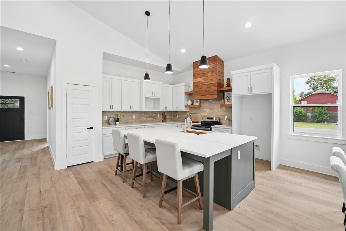 108 W Dogwood Trail