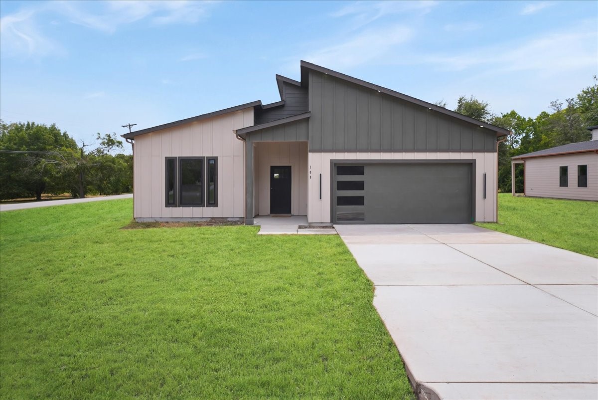 108 W Dogwood Trail