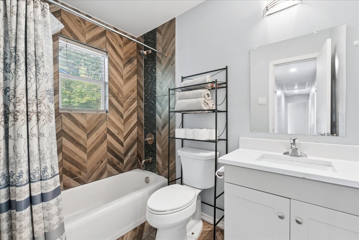 1445 Caravan Trail