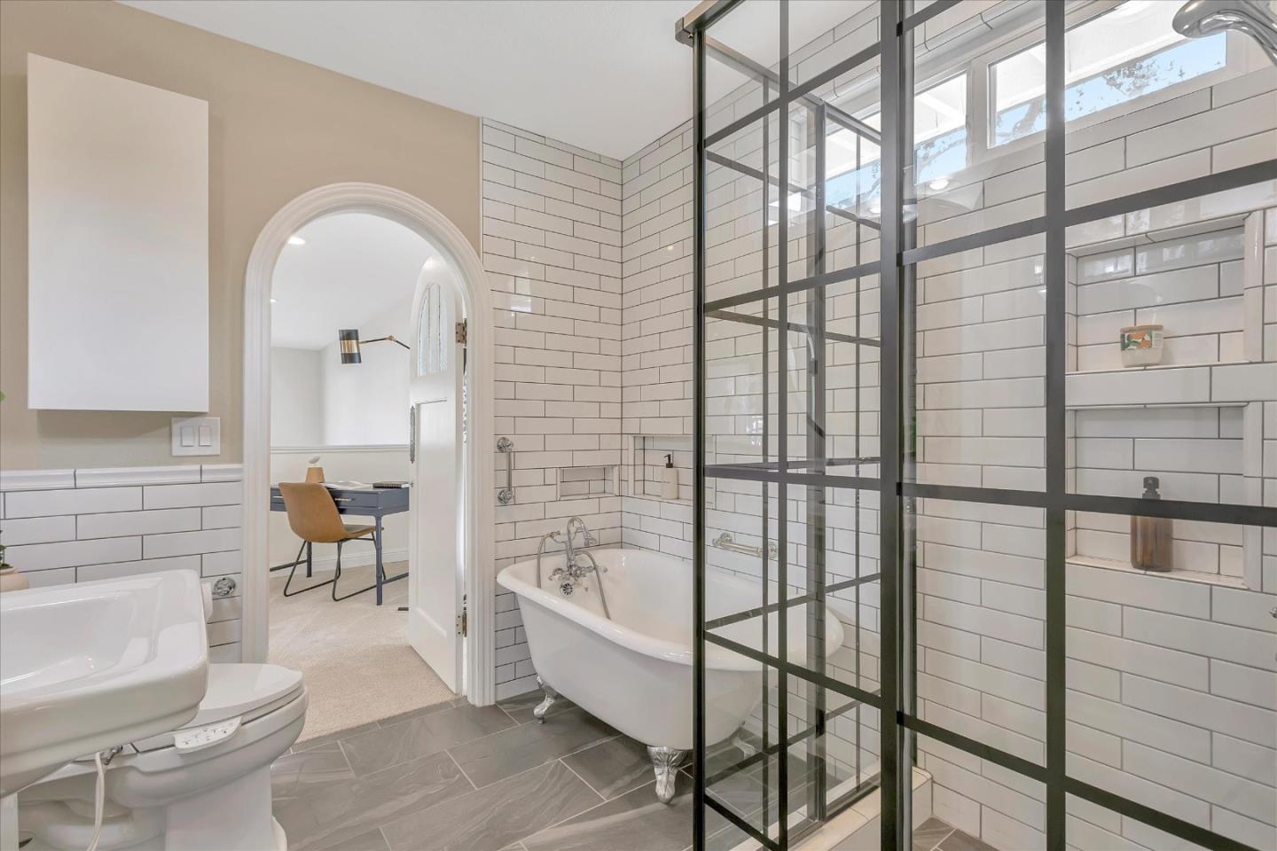 1207 Tera Nova Boulevard