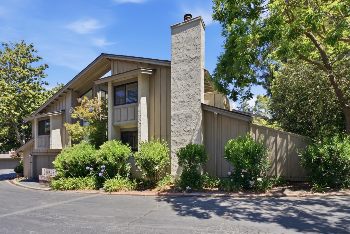 596 Sand Hill CIR