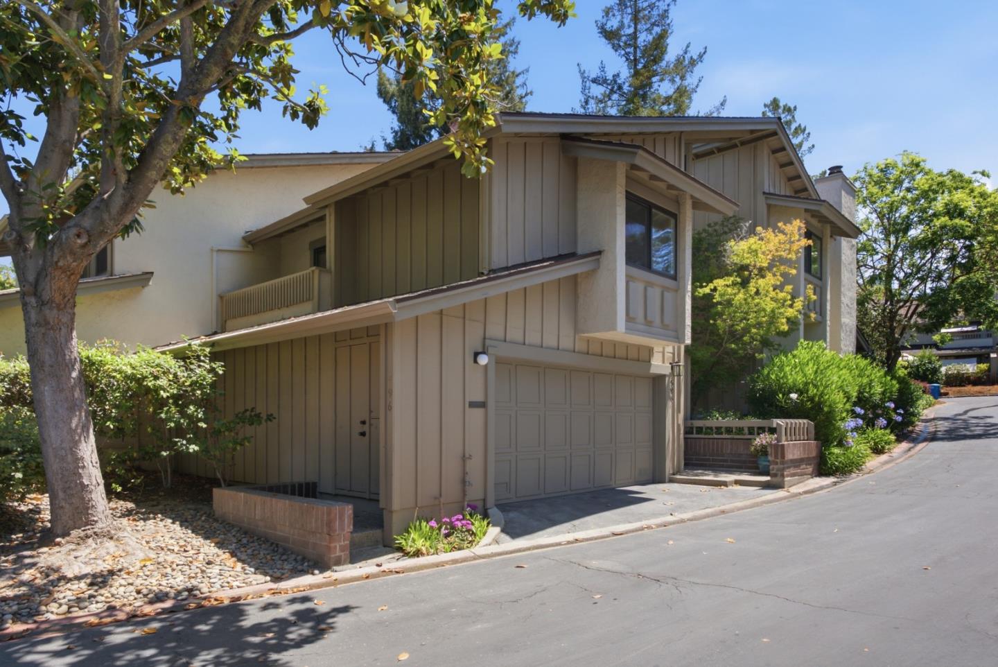 596 Sand Hill CIR