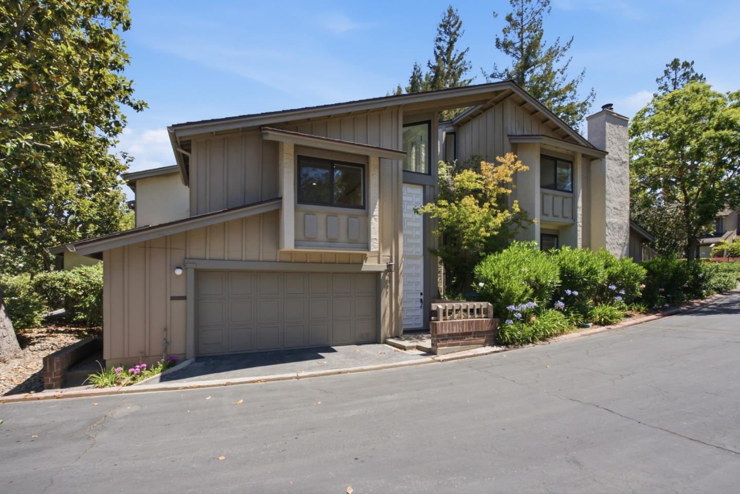 596 Sand Hill CIR