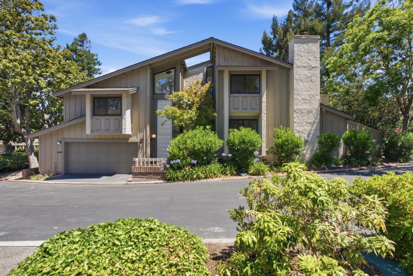596 Sand Hill CIR