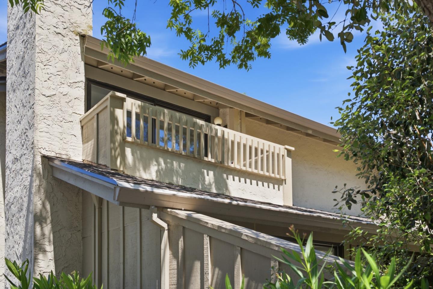 596 Sand Hill CIR