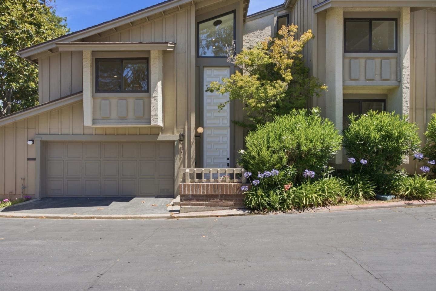 596 Sand Hill CIR