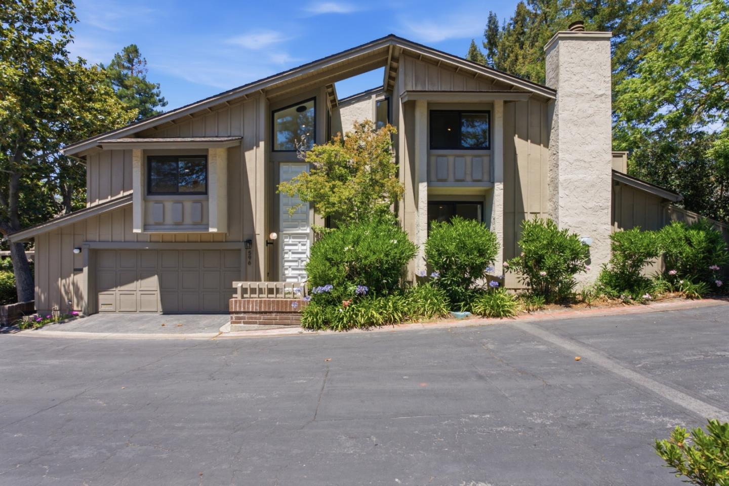 596 Sand Hill CIR