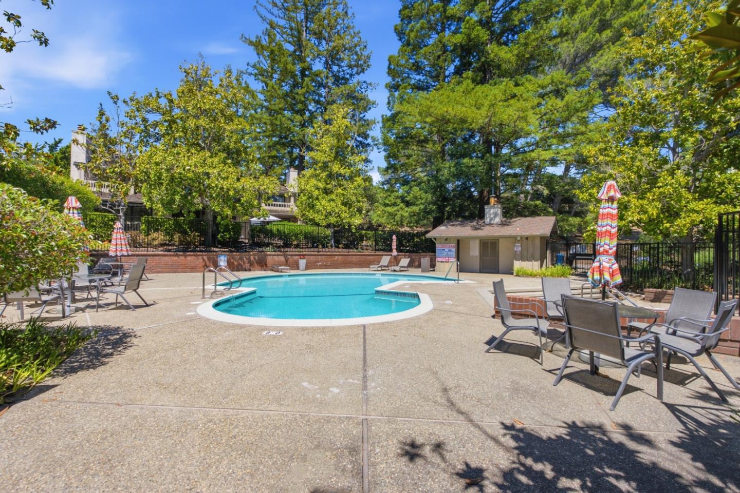 596 Sand Hill CIR