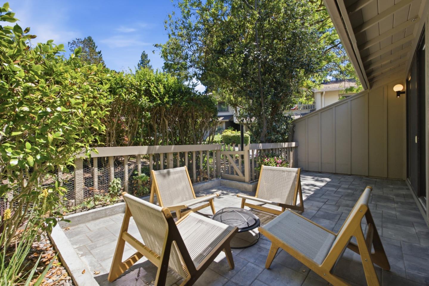 596 Sand Hill CIR