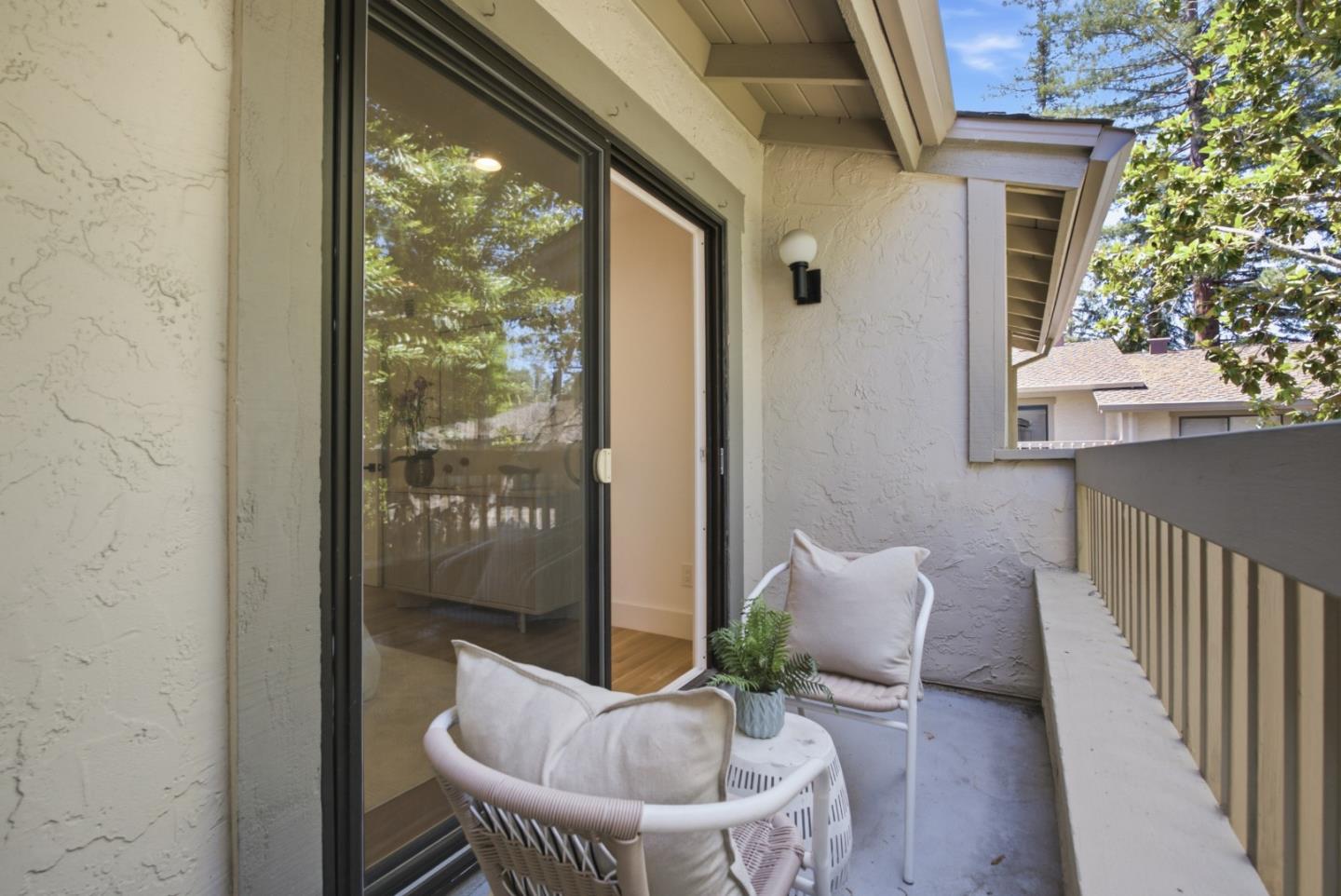 596 Sand Hill CIR
