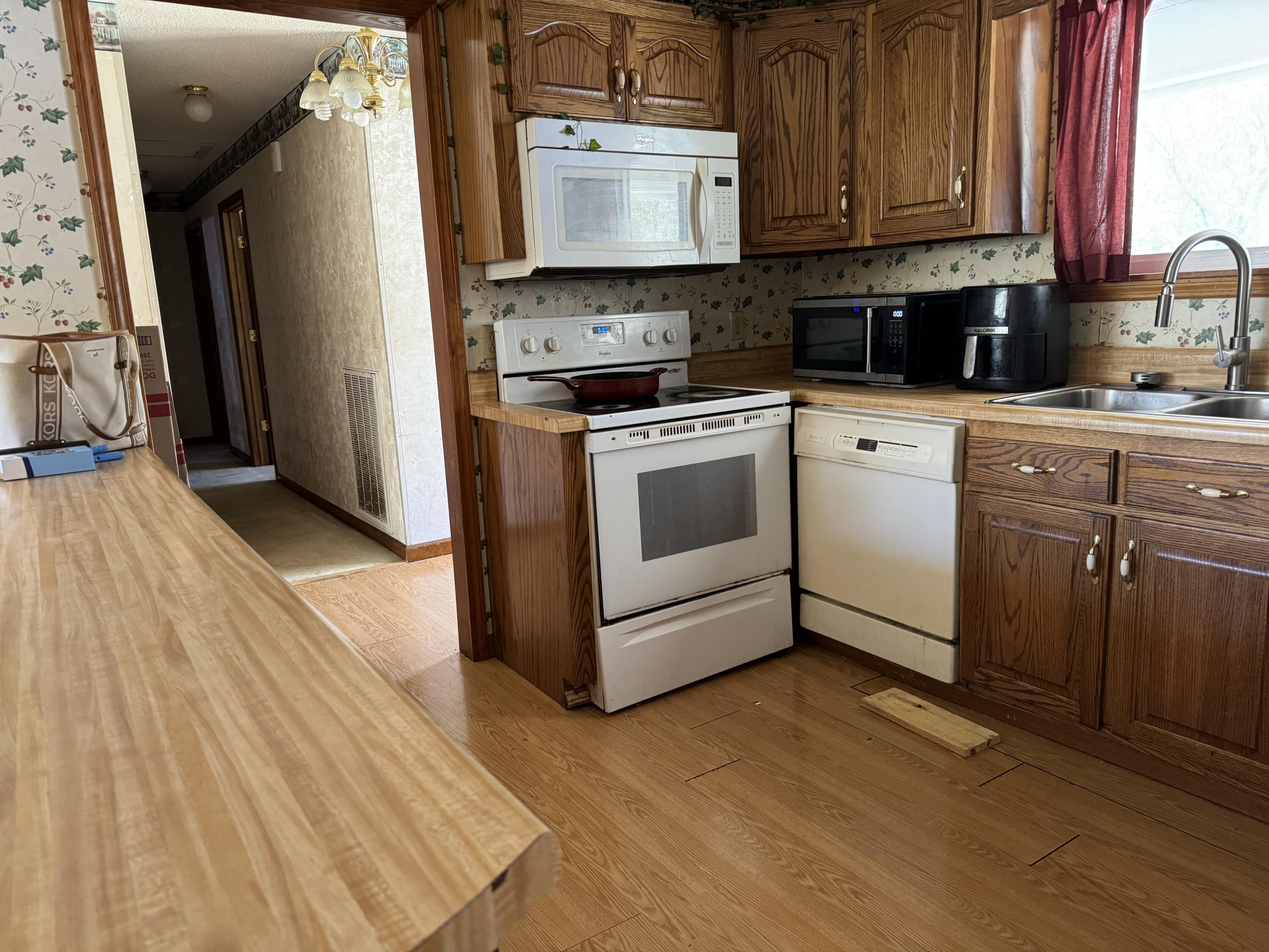5404 May Circle
