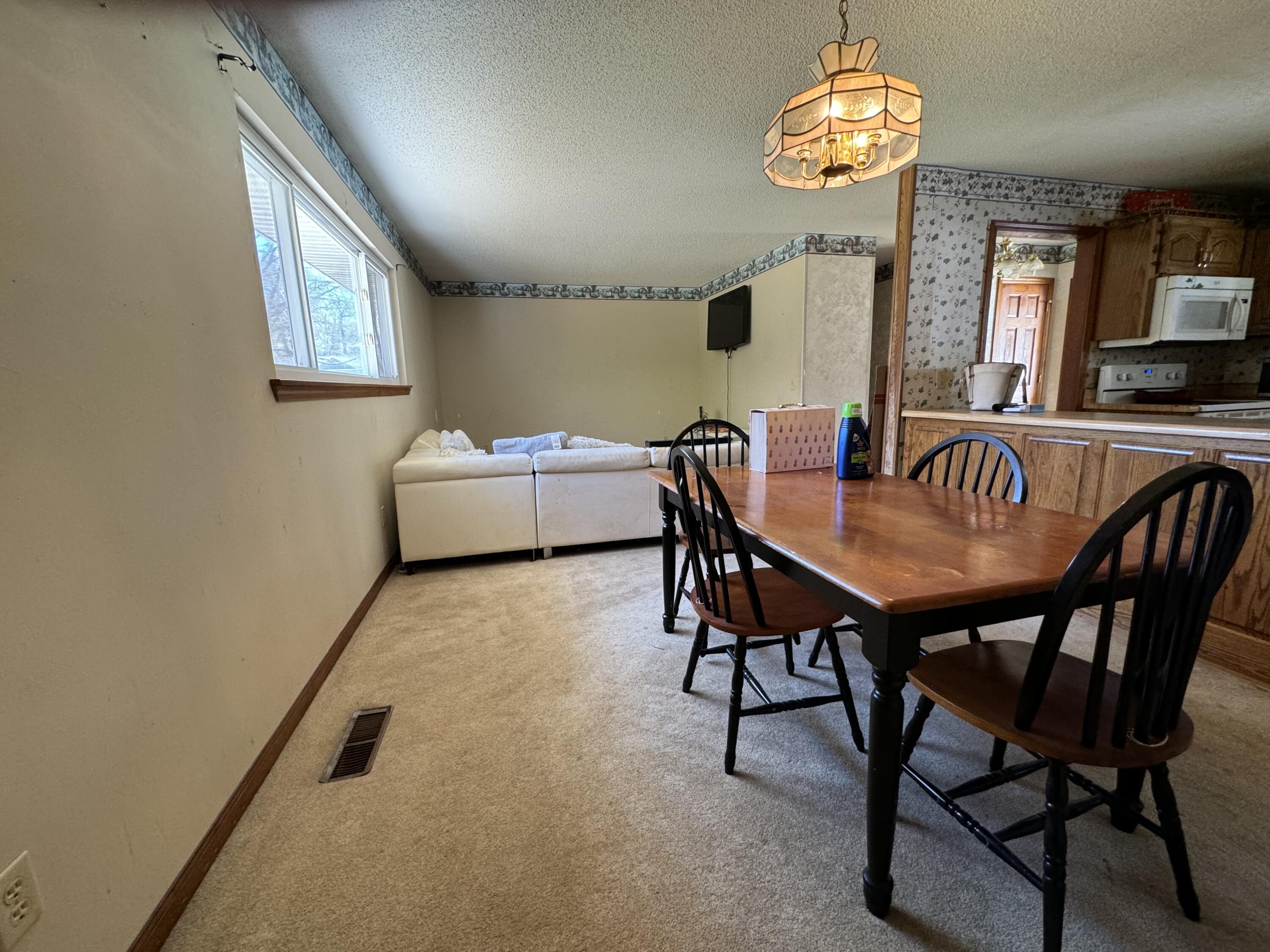 5404 May Circle