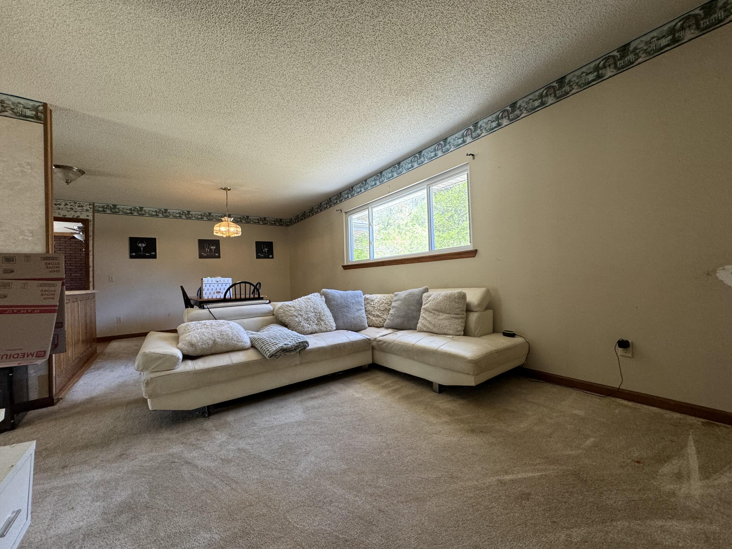 5404 May Circle