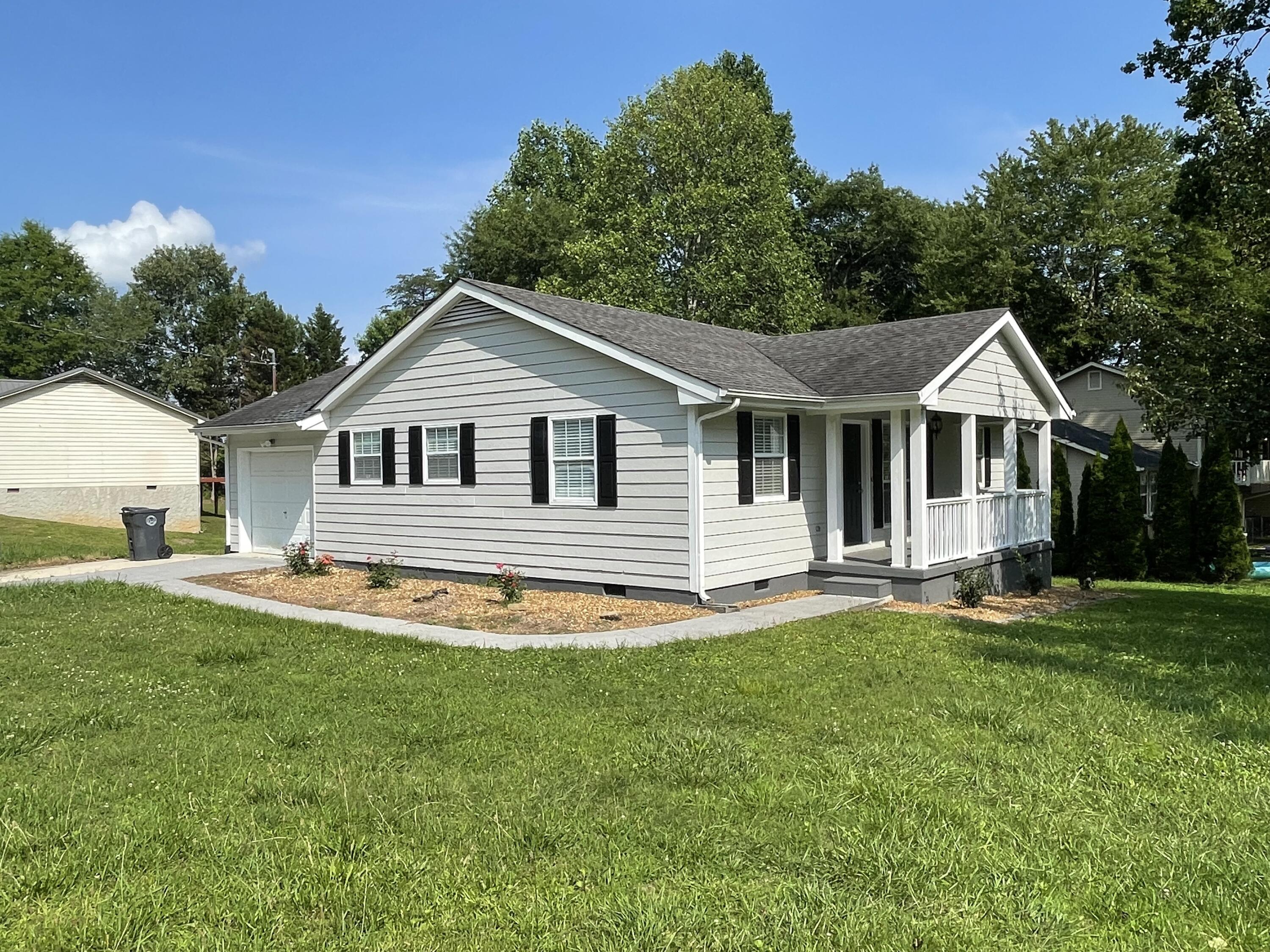 513 Hobart Lane, LaFayette