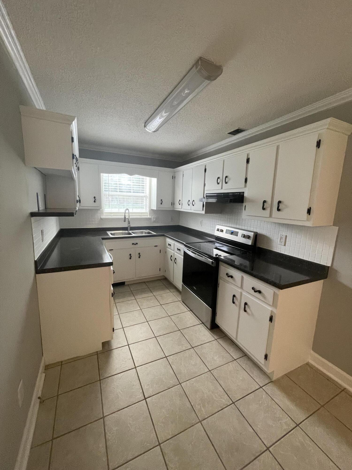 513 Hobart Lane, LaFayette
