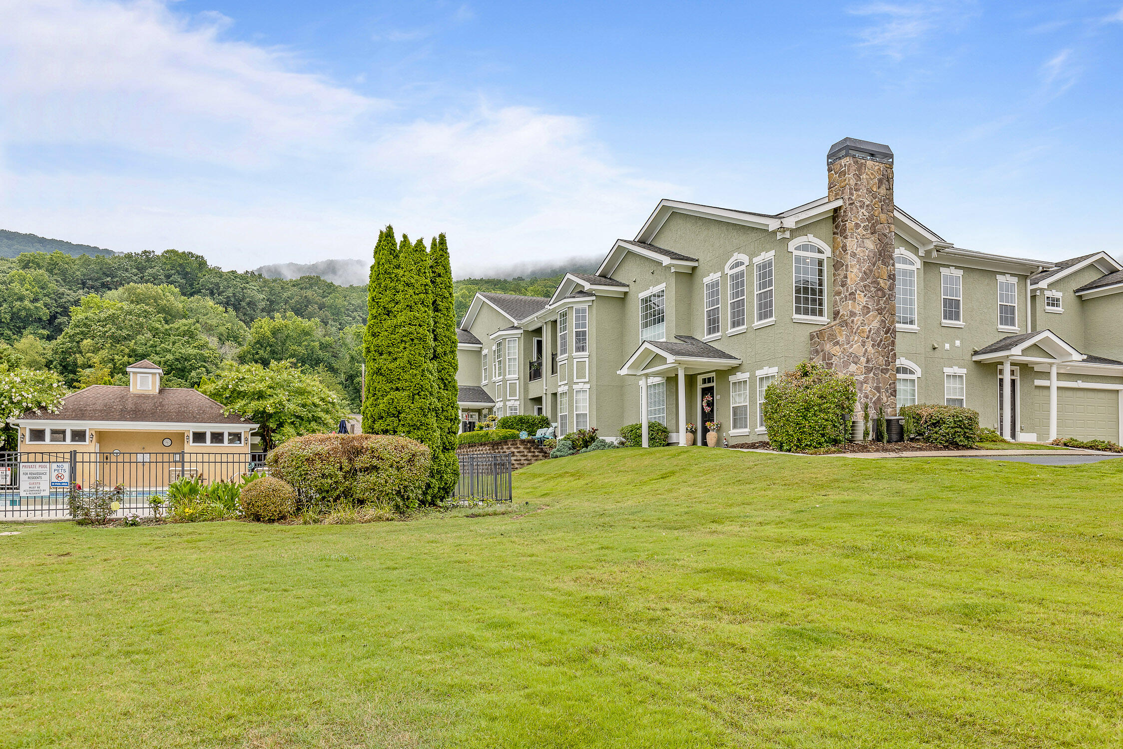 208 Renaissance Court