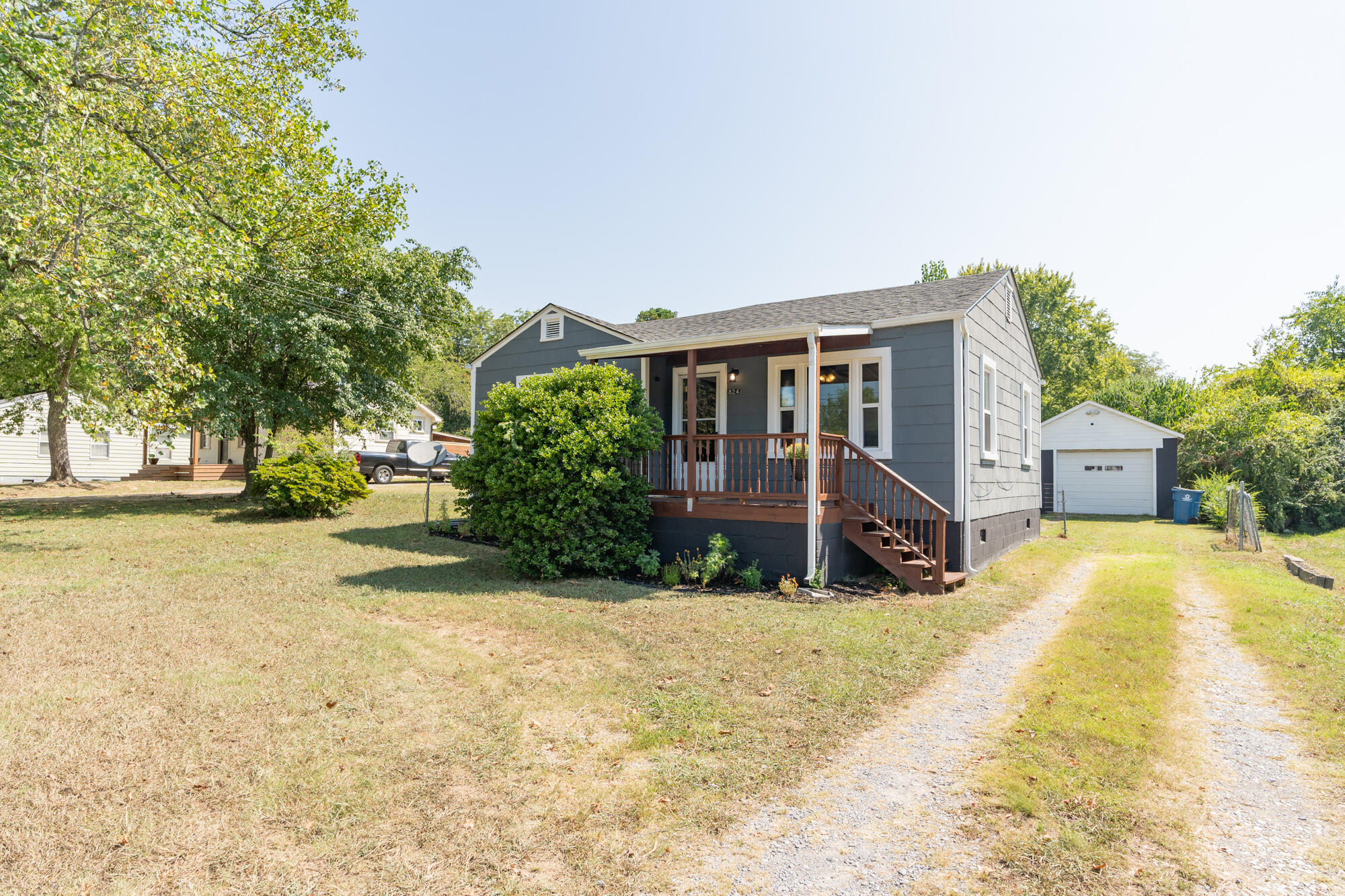 824 Henderson Avenue