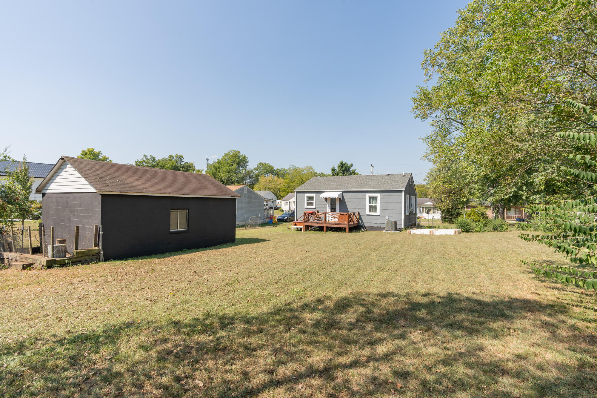 824 Henderson Avenue