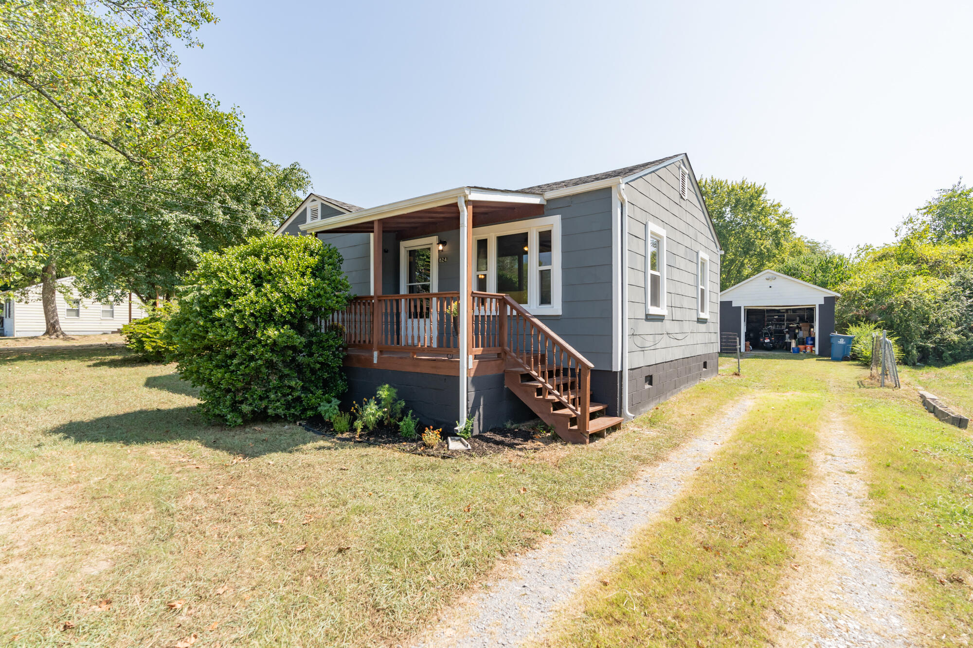 824 Henderson Avenue