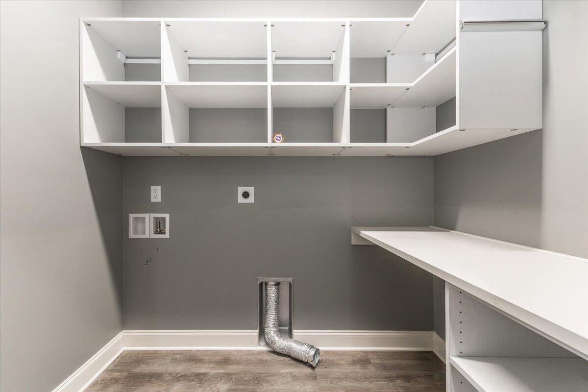 4046 Barnsley Loop