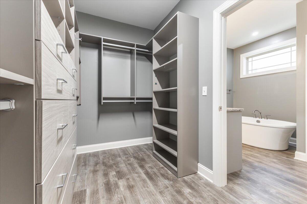 4046 Barnsley Loop
