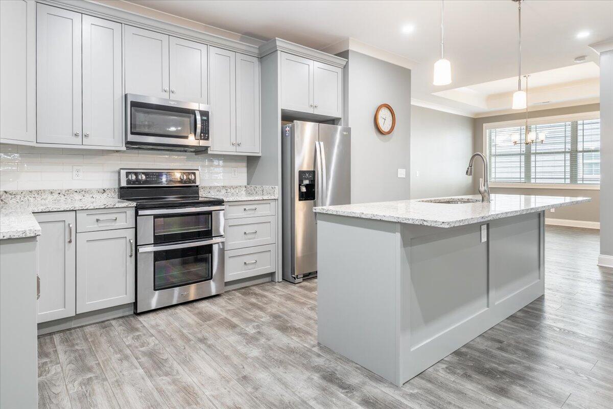 4046 Barnsley Loop