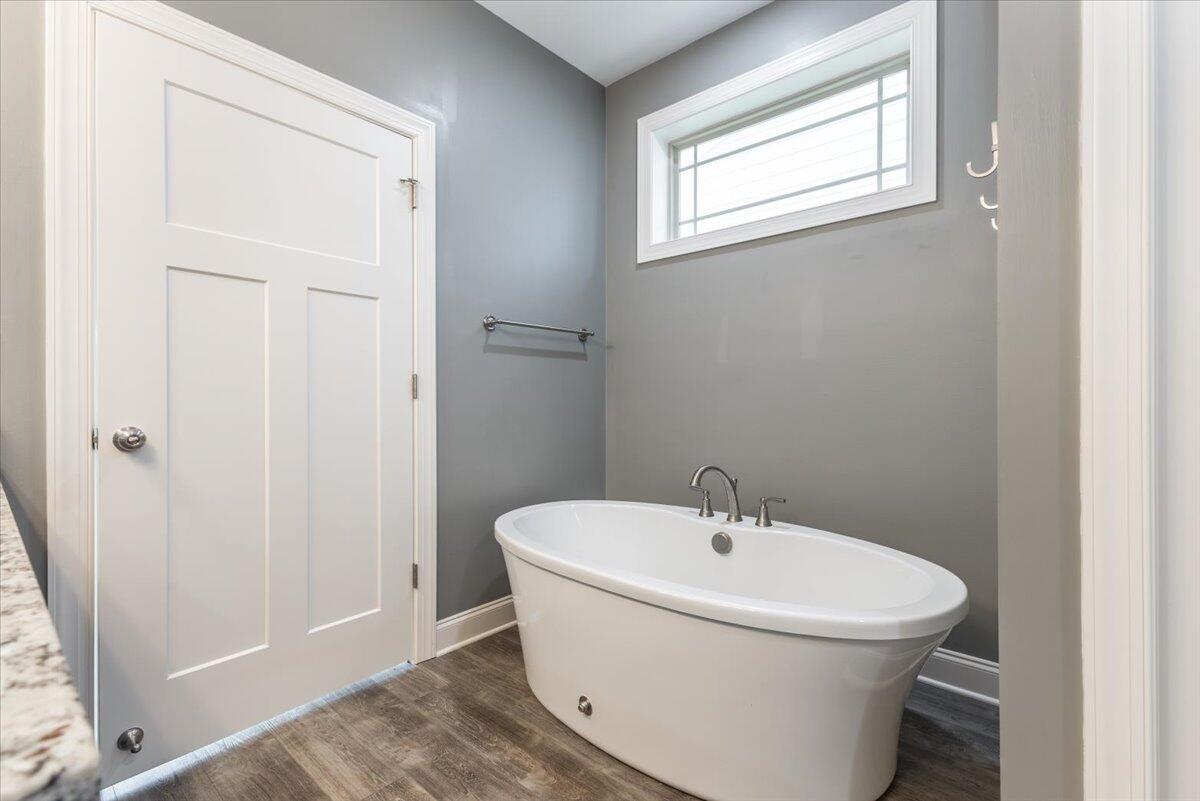 4046 Barnsley Loop