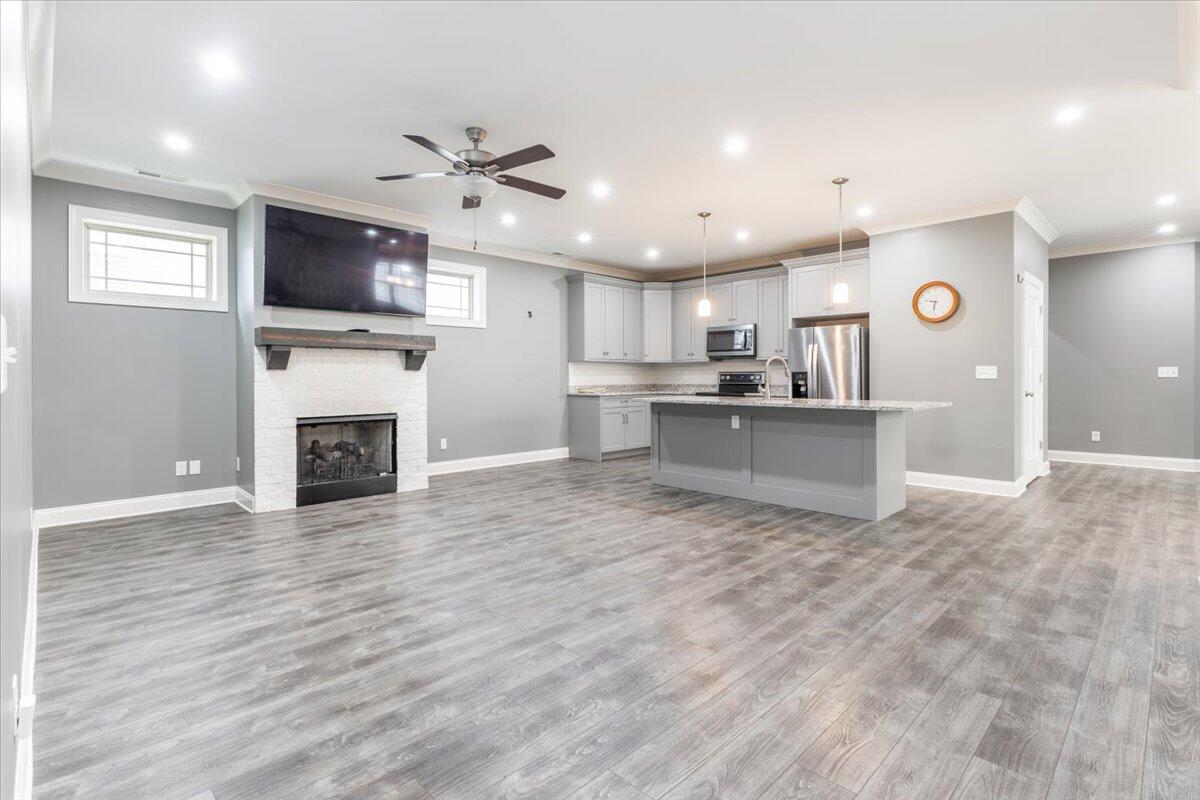 4046 Barnsley Loop