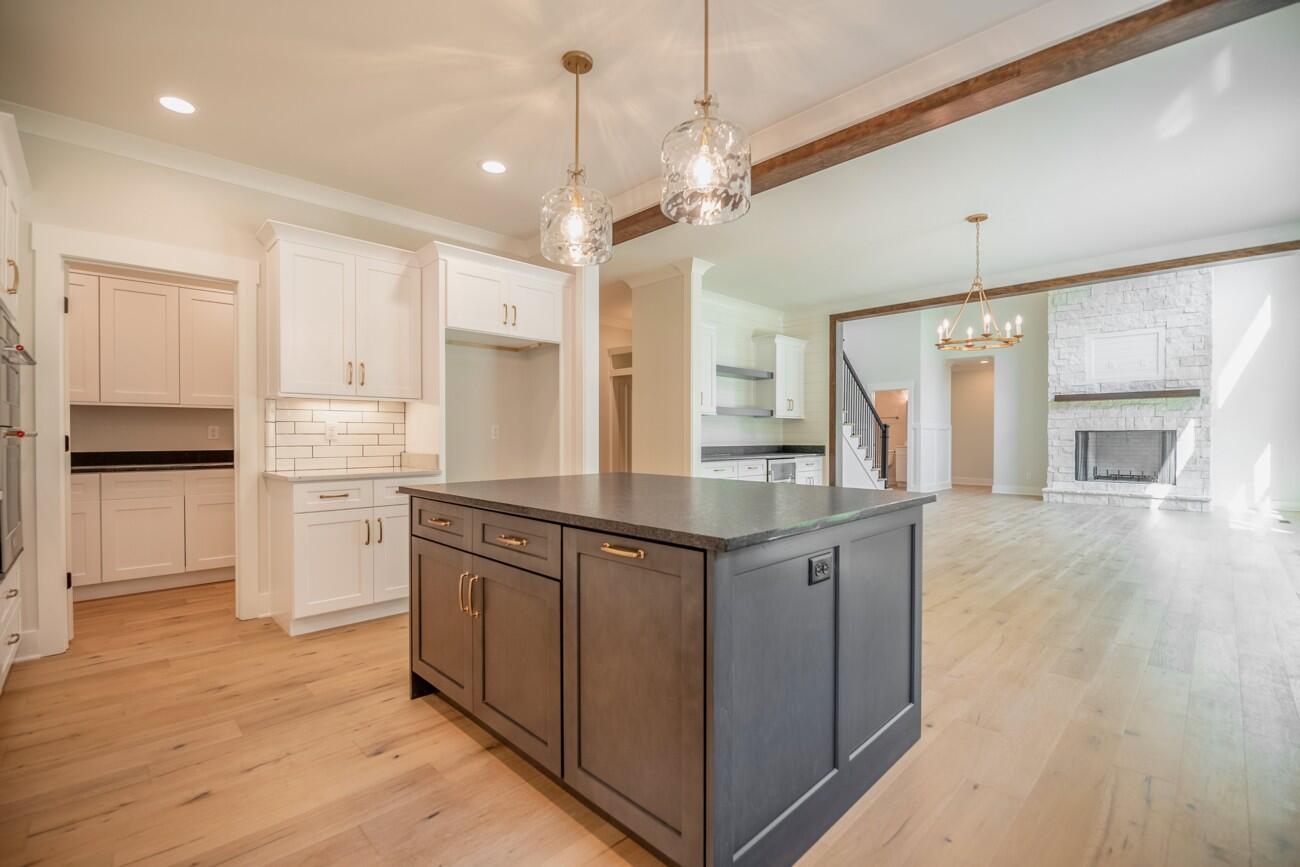 1697 Long Hollow Road