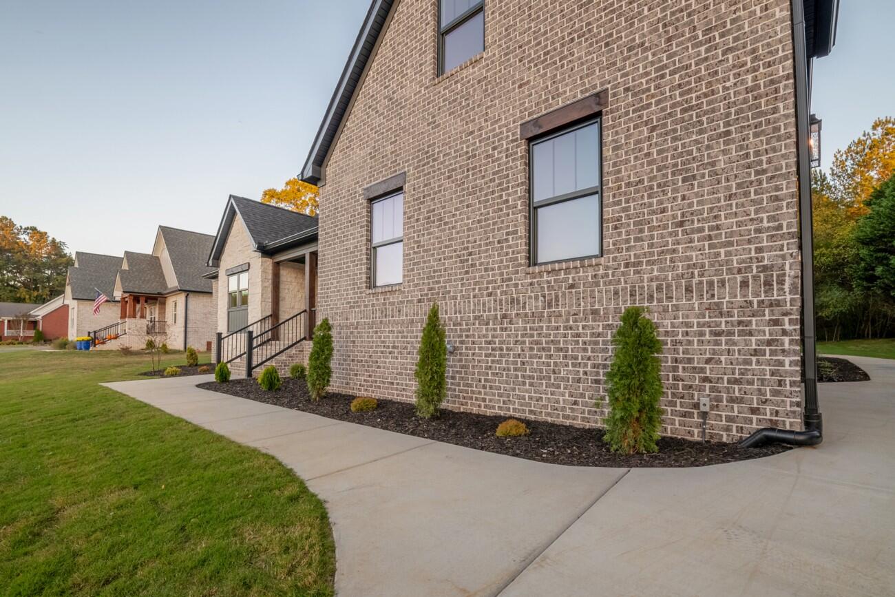 1697 Long Hollow Road