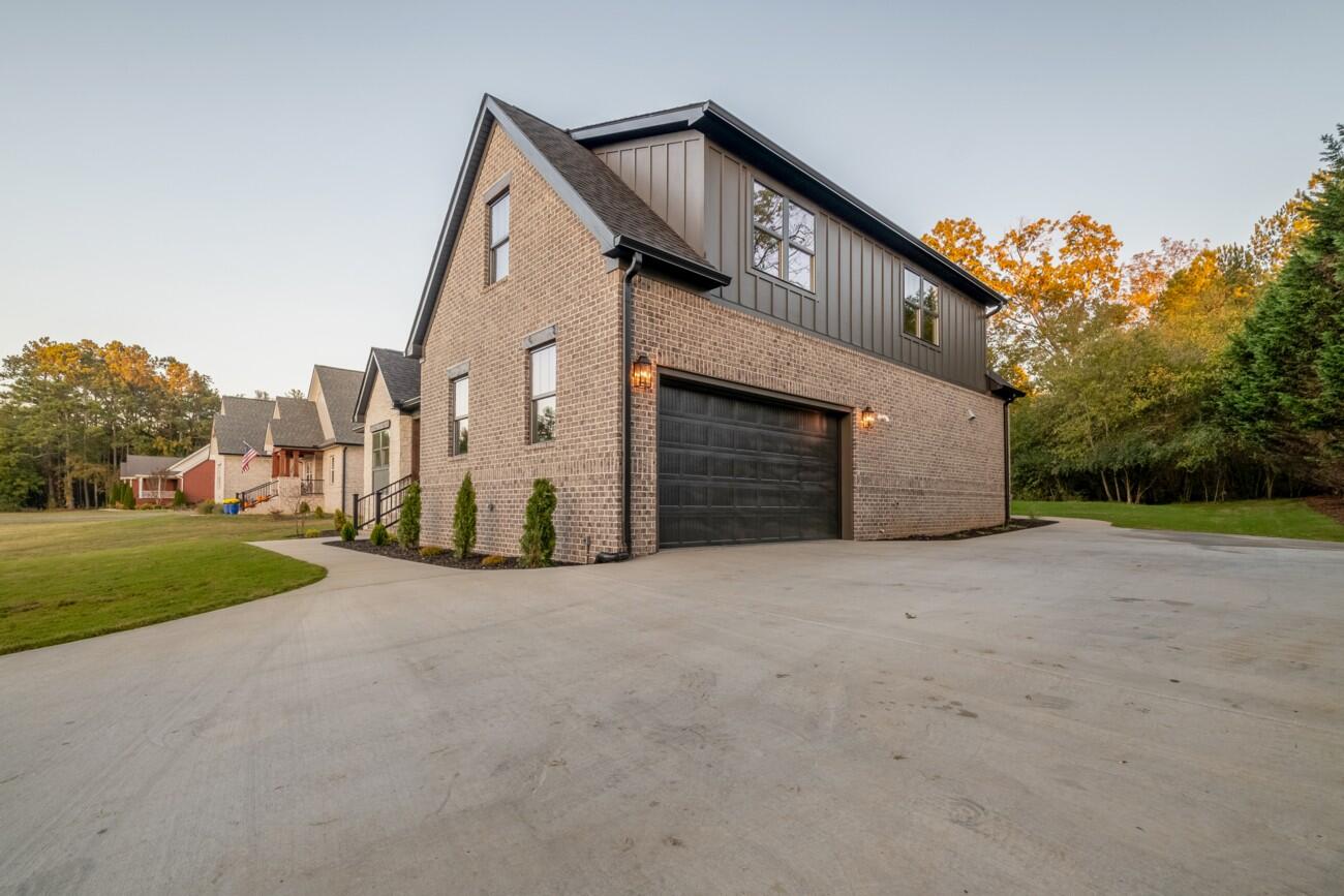 1697 Long Hollow Road