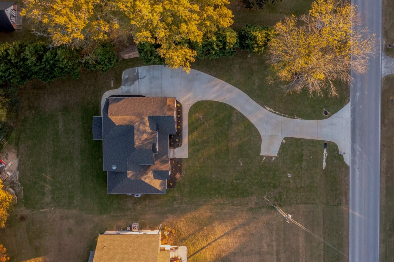 1697 Long Hollow Road