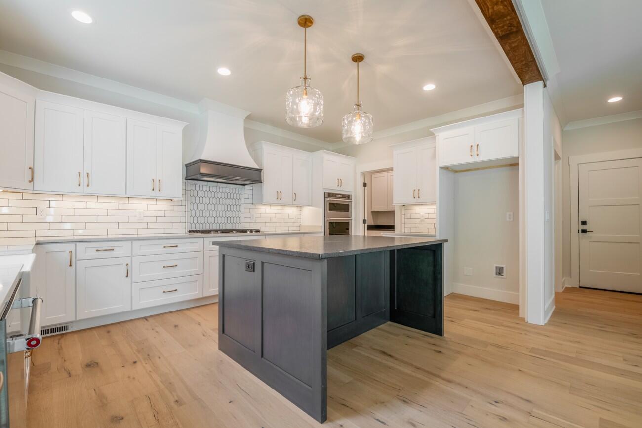 1697 Long Hollow Road