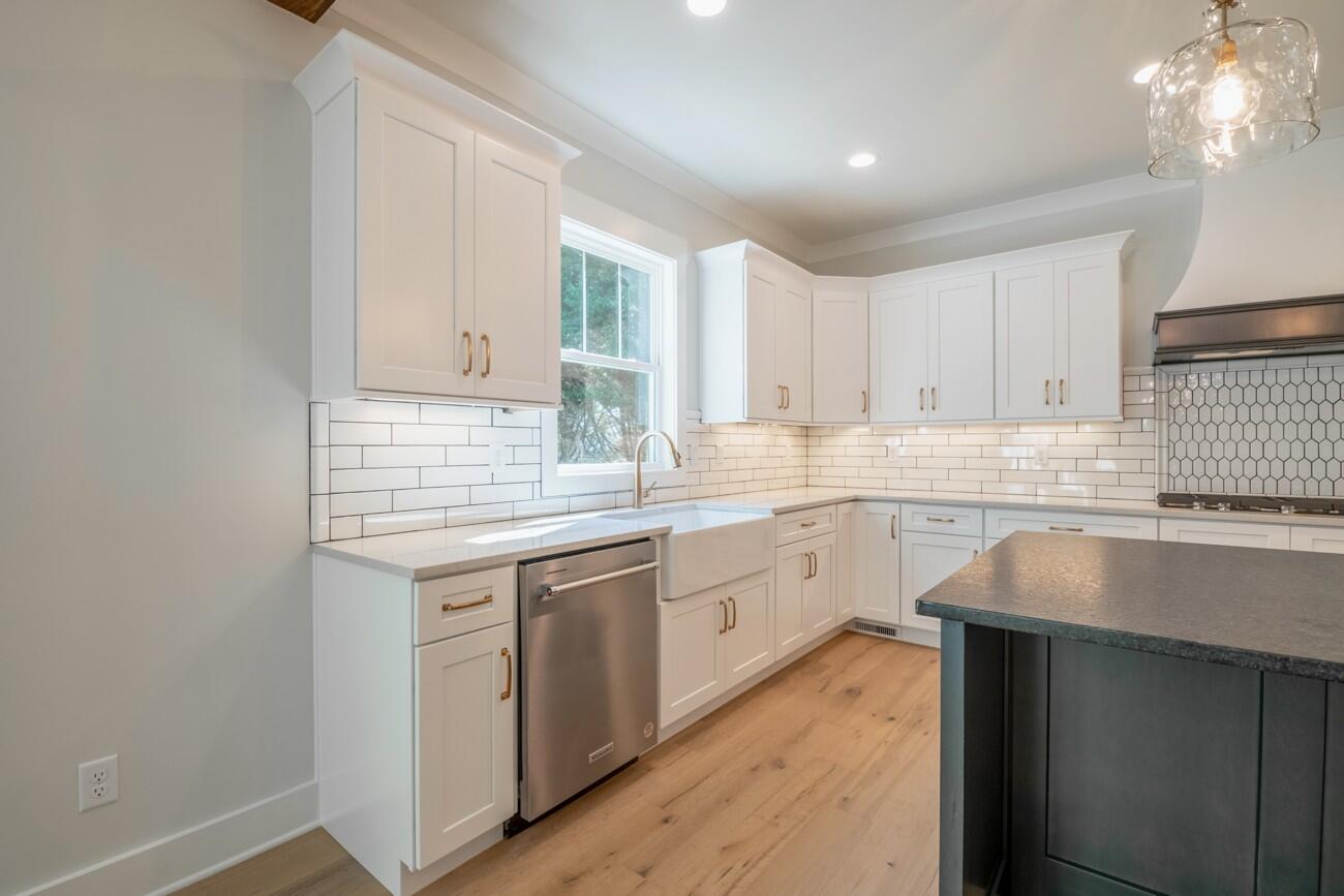 1697 Long Hollow Road