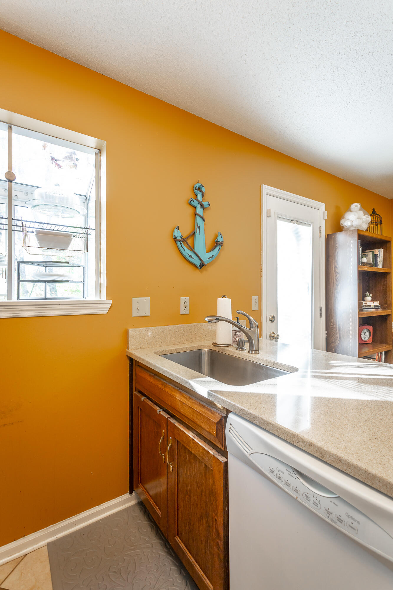 326 W Midvale Avenue, 18