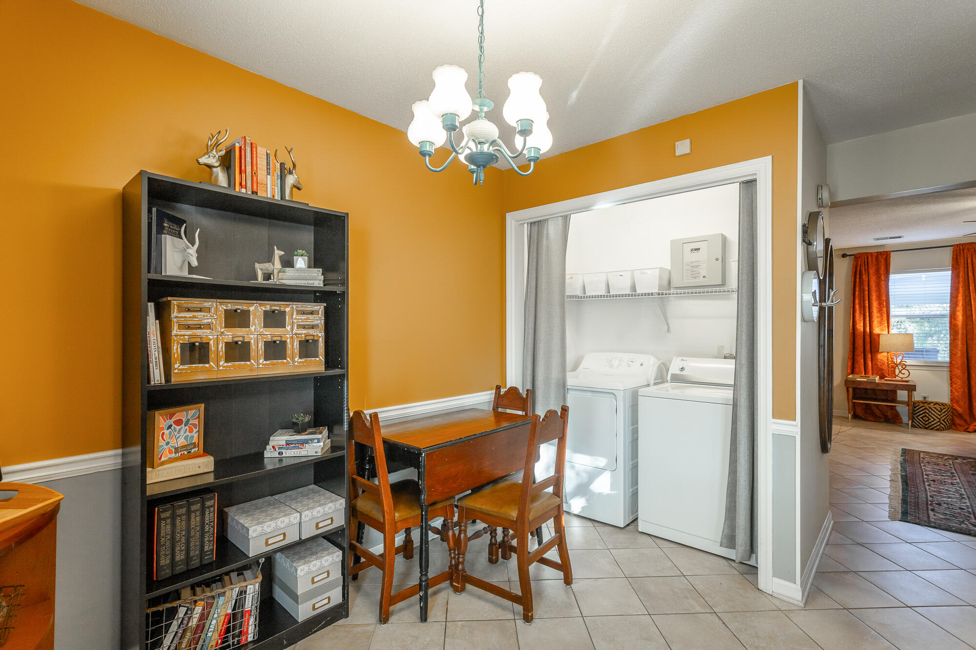 326 W Midvale Avenue, 18