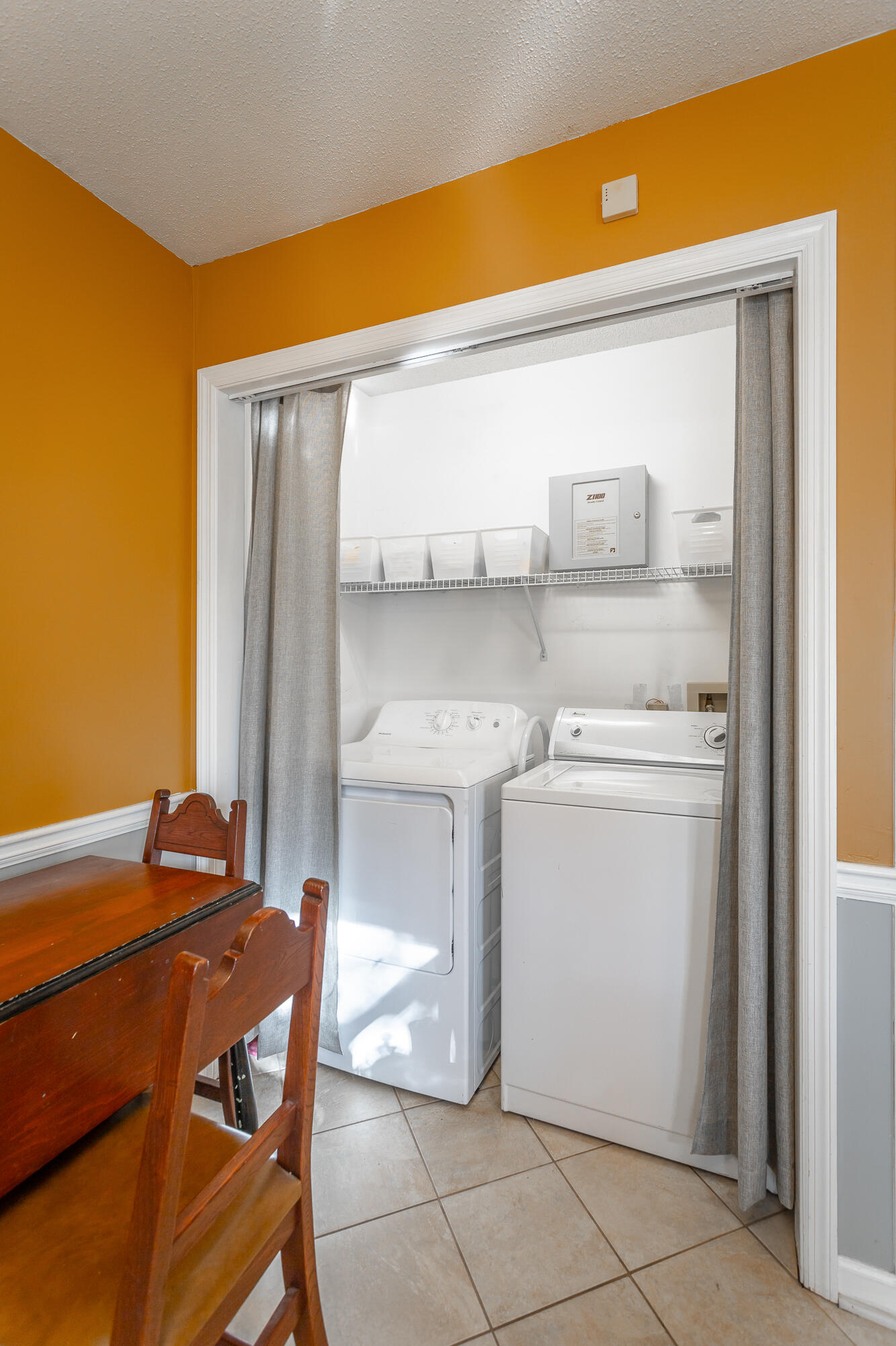 326 W Midvale Avenue, 18