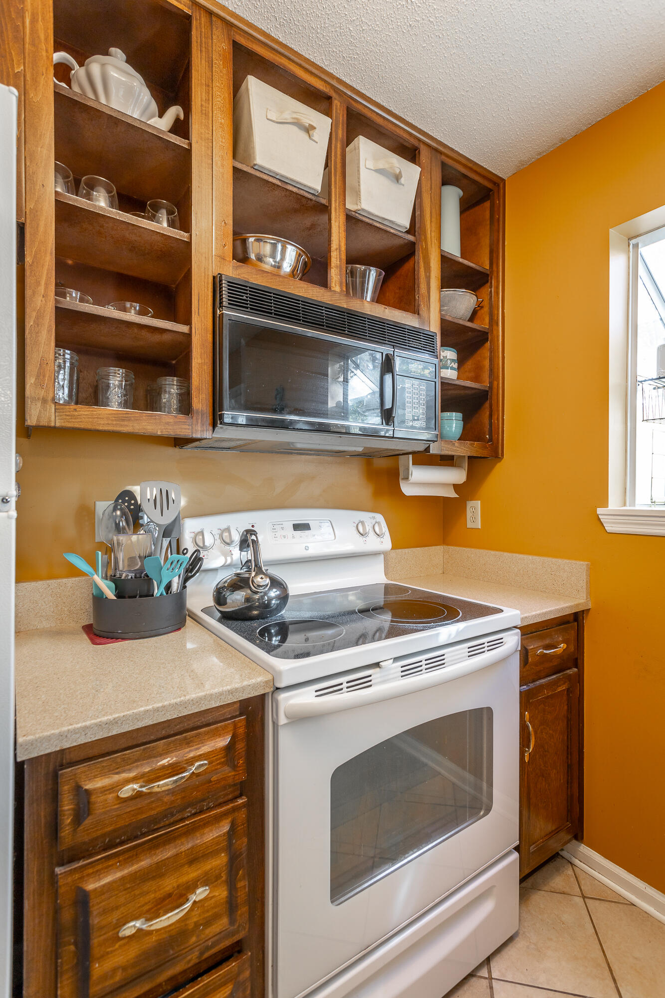 326 W Midvale Avenue, 18