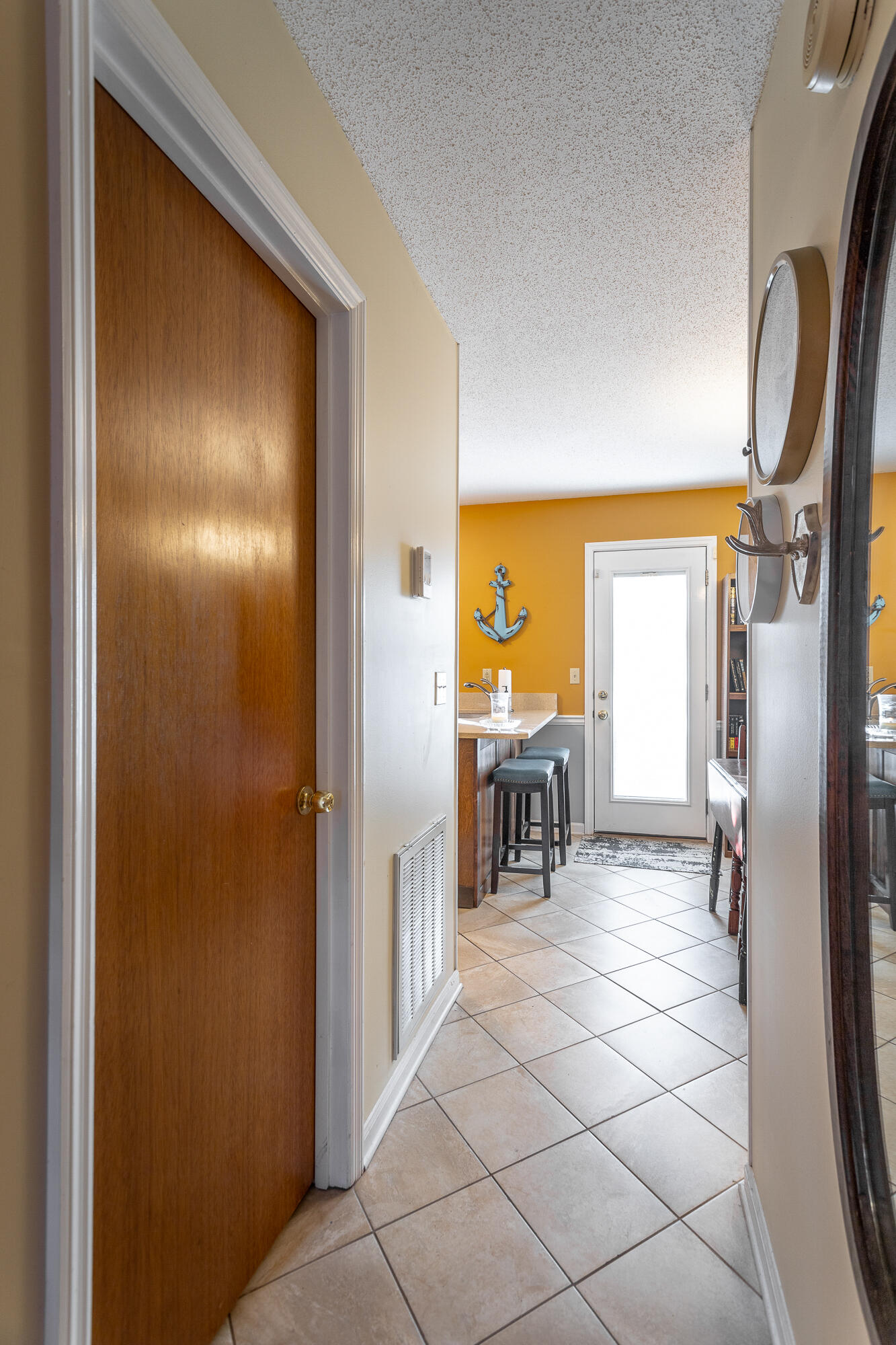326 W Midvale Avenue, 18