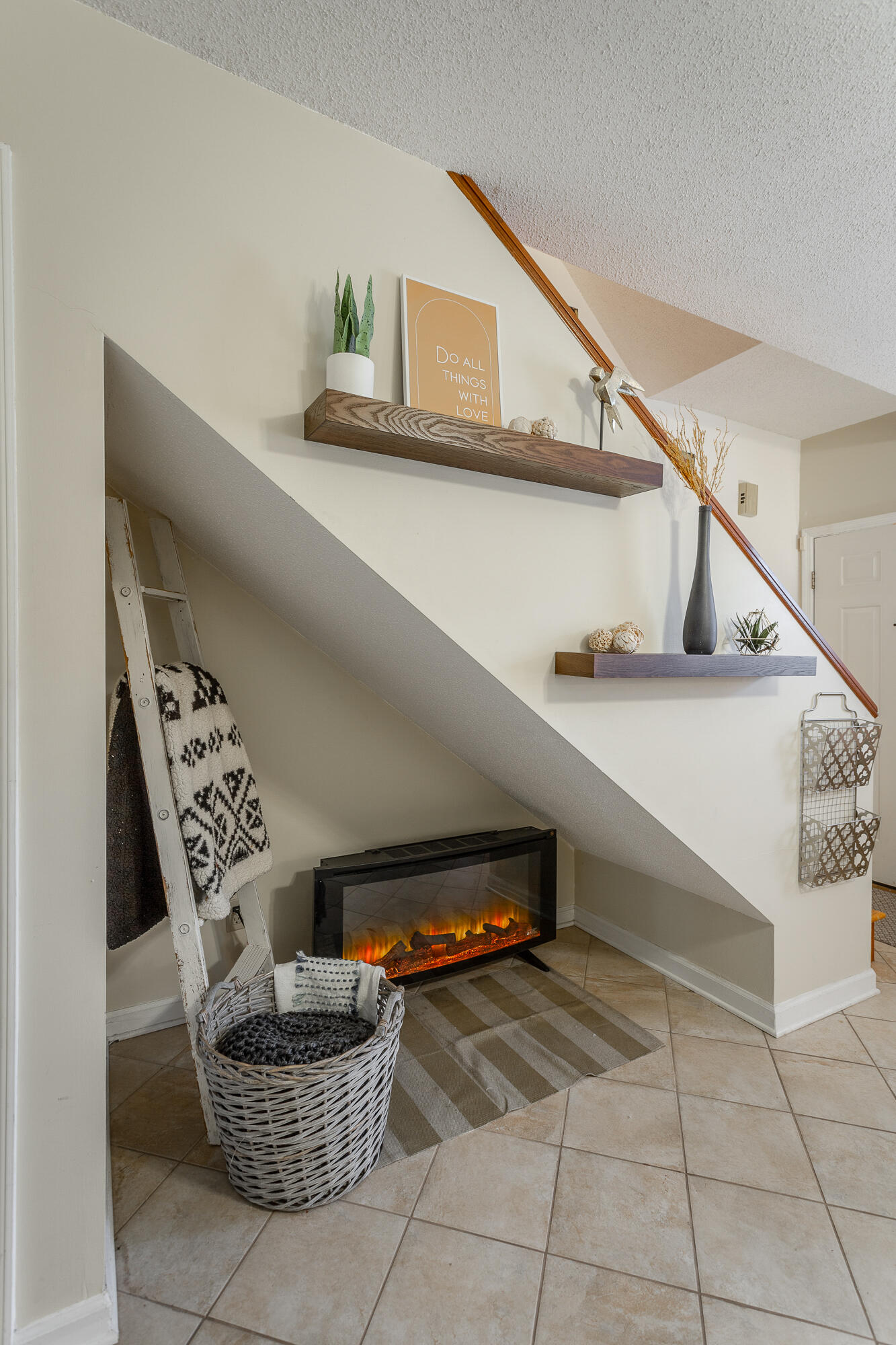 326 W Midvale Avenue, 18