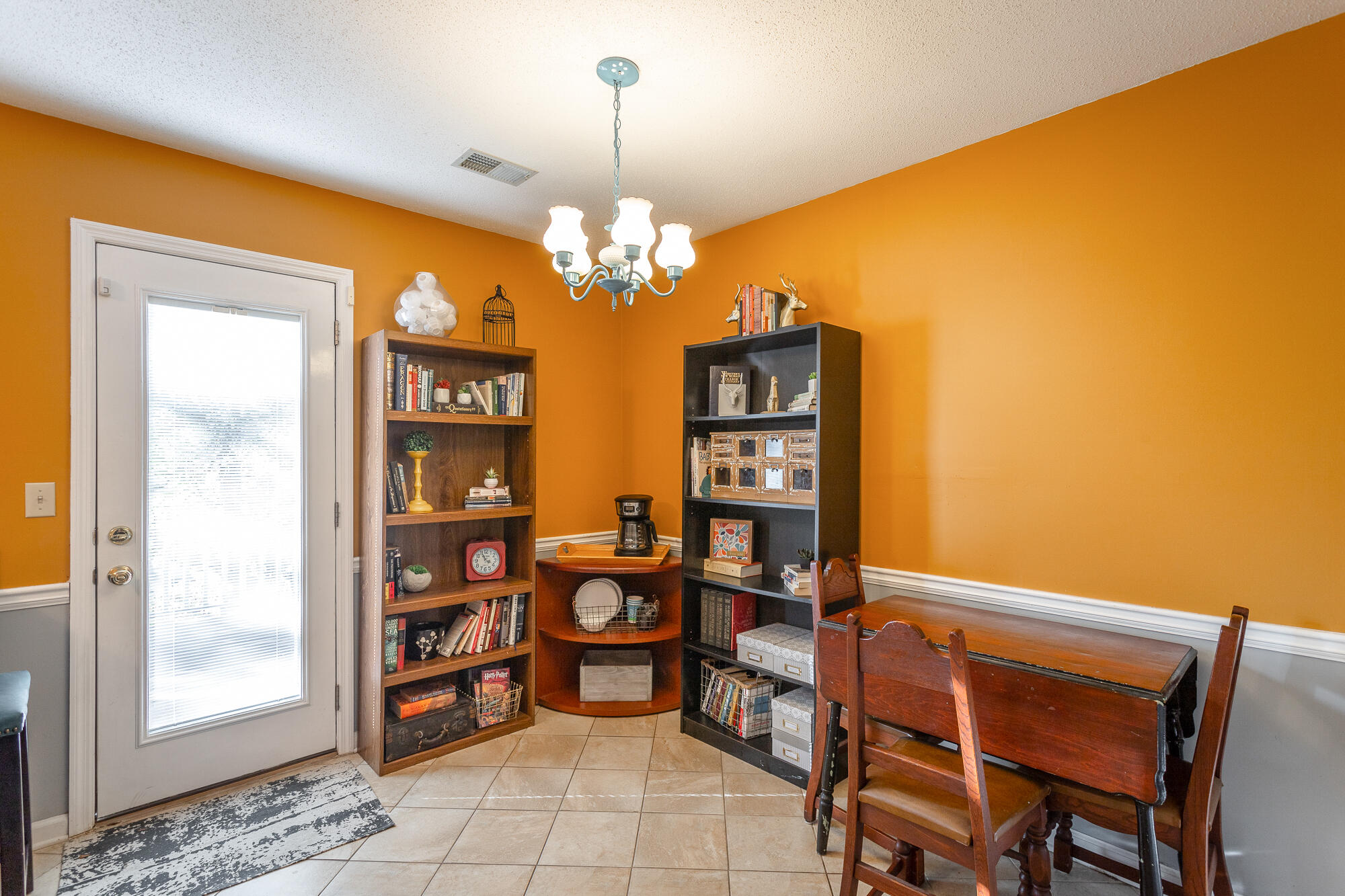 326 W Midvale Avenue, 18