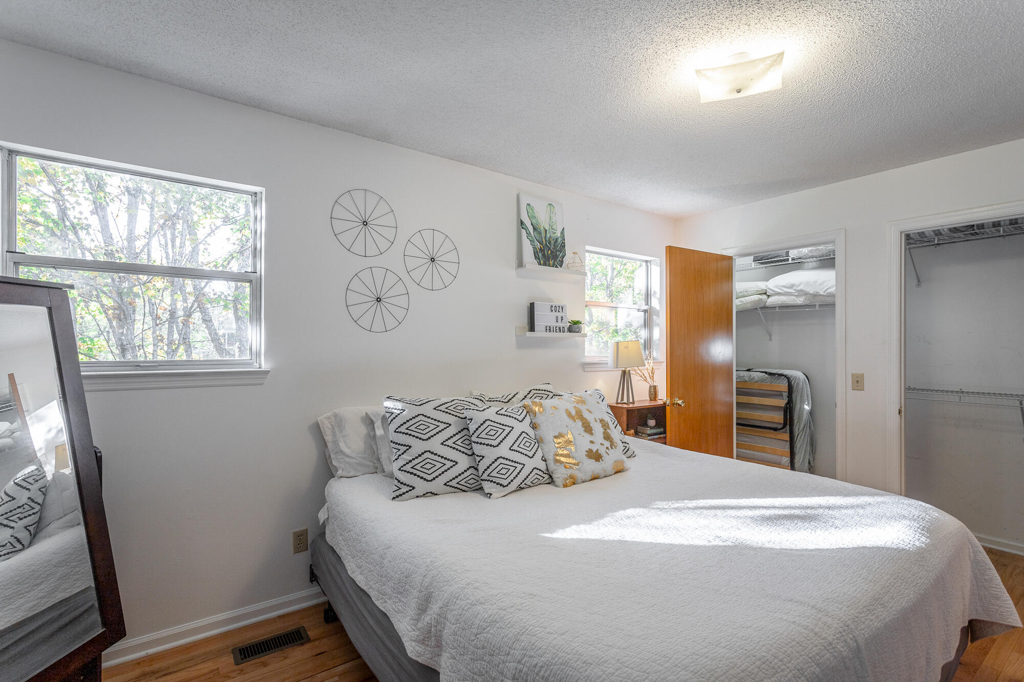 326 W Midvale Avenue, 18