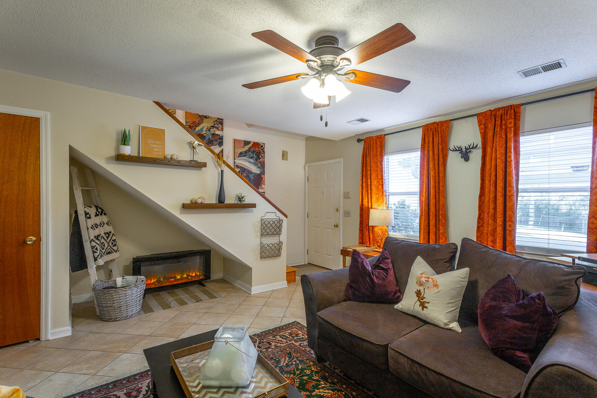 326 W Midvale Avenue, 18
