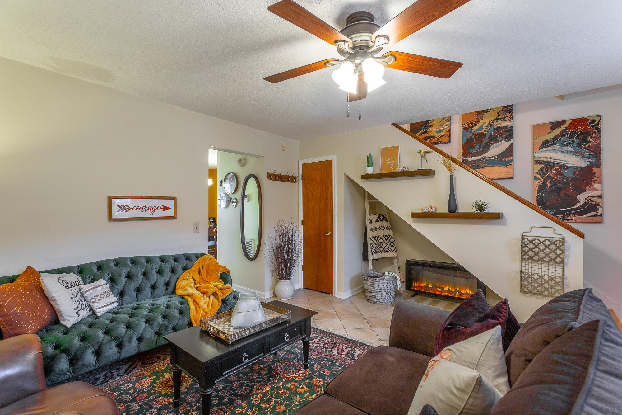 326 W Midvale Avenue, 18