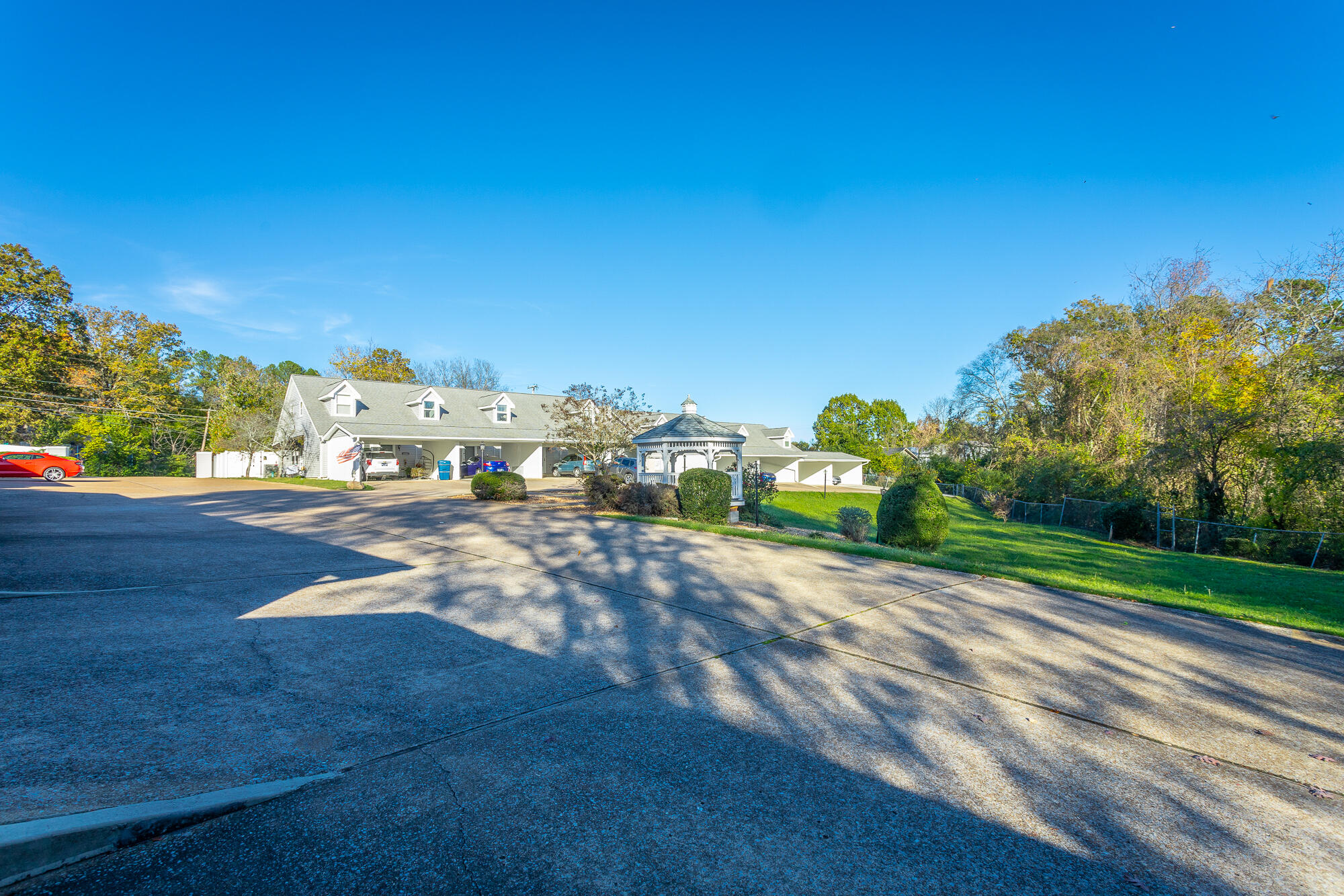 326 W Midvale Avenue, 18
