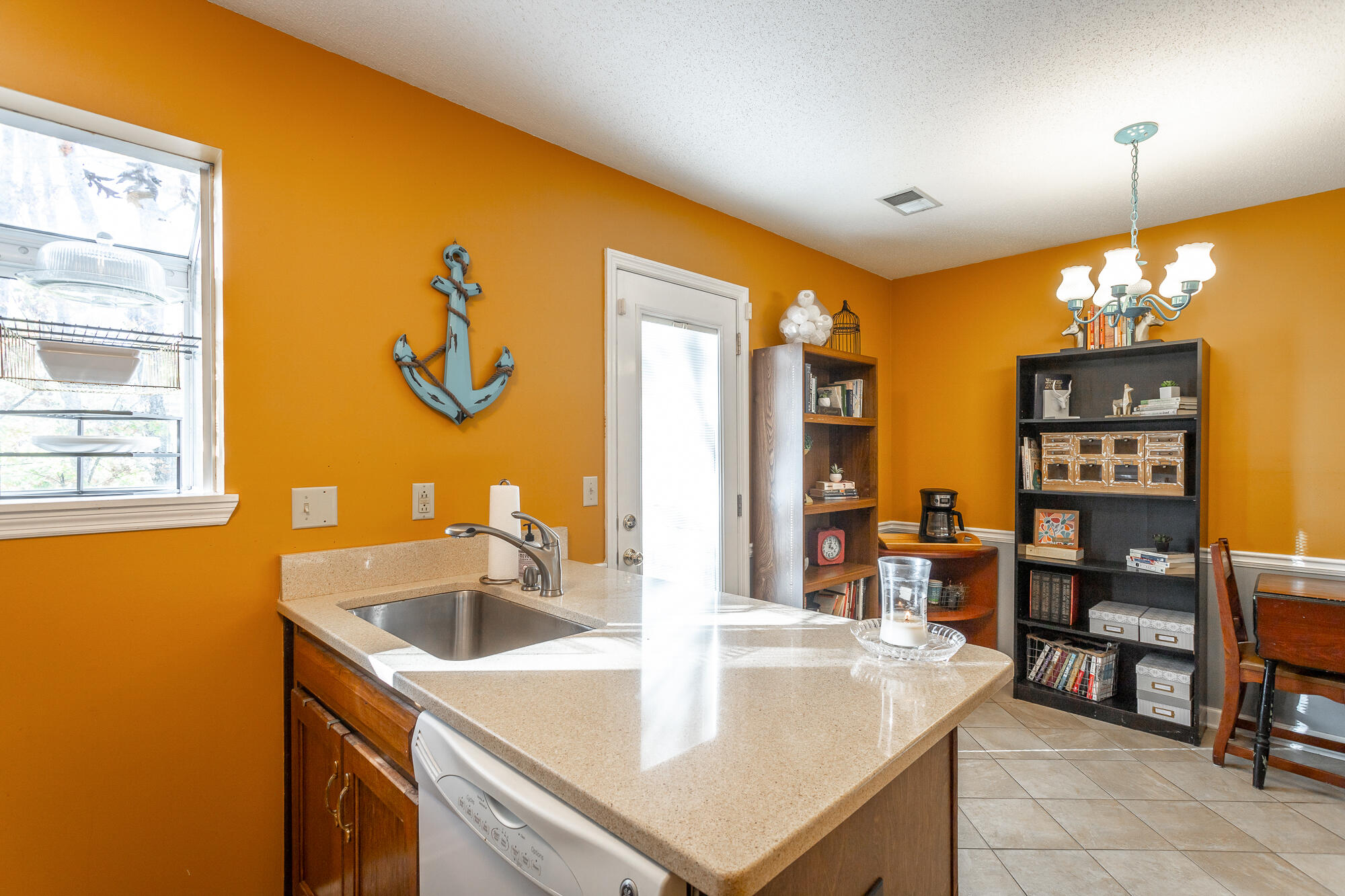 326 W Midvale Avenue, 18