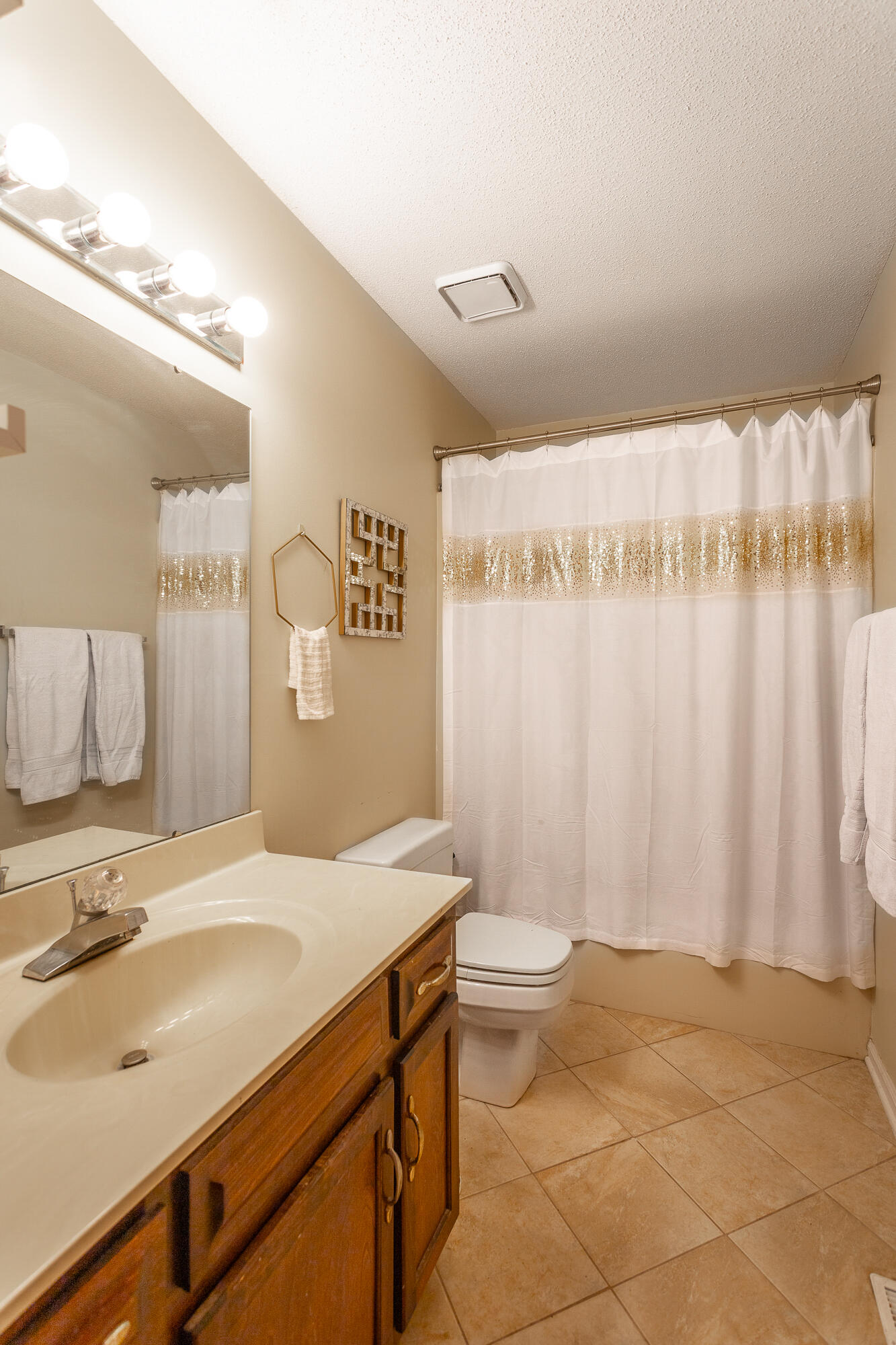 326 W Midvale Avenue, 18