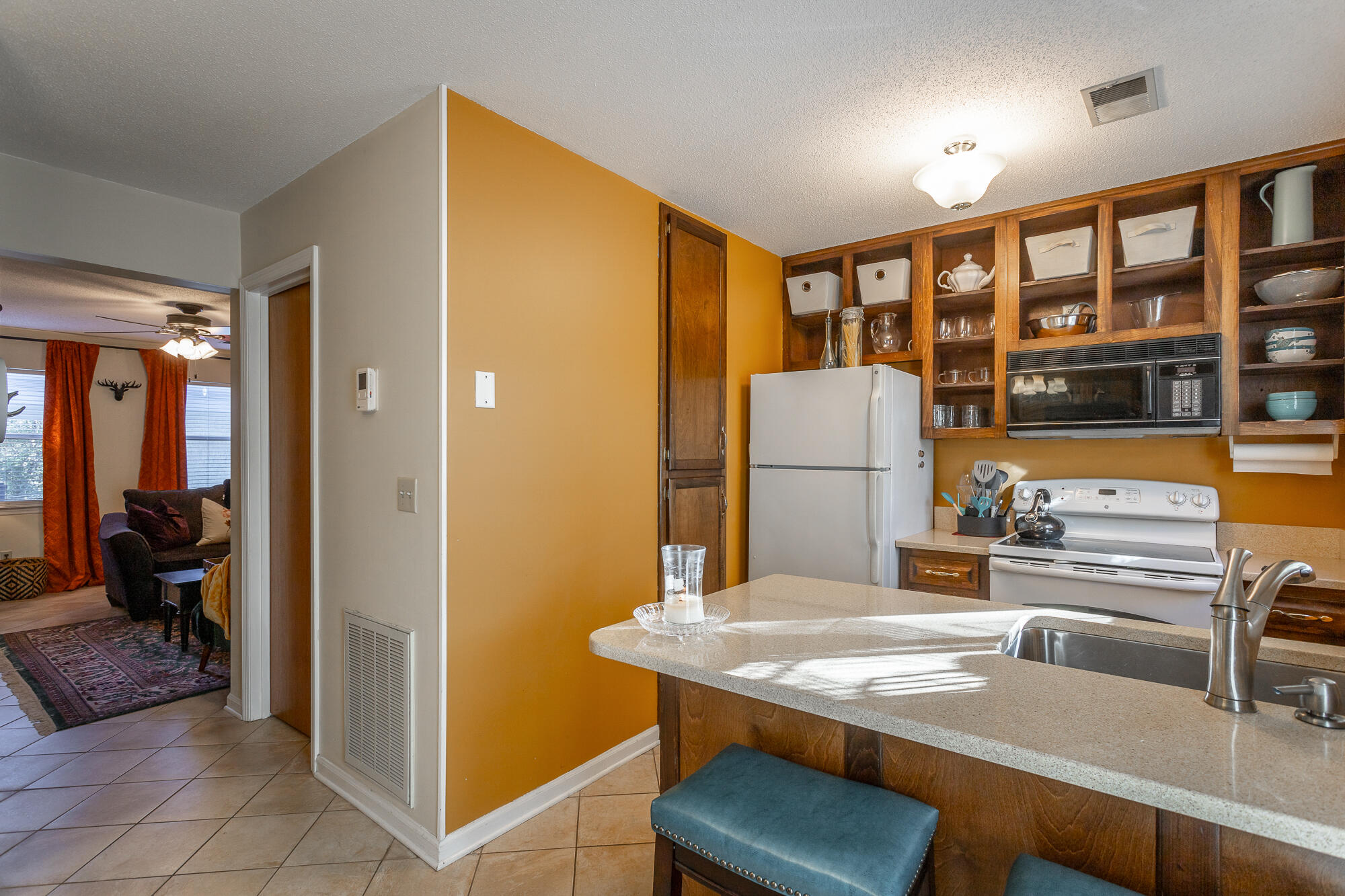 326 W Midvale Avenue, 18